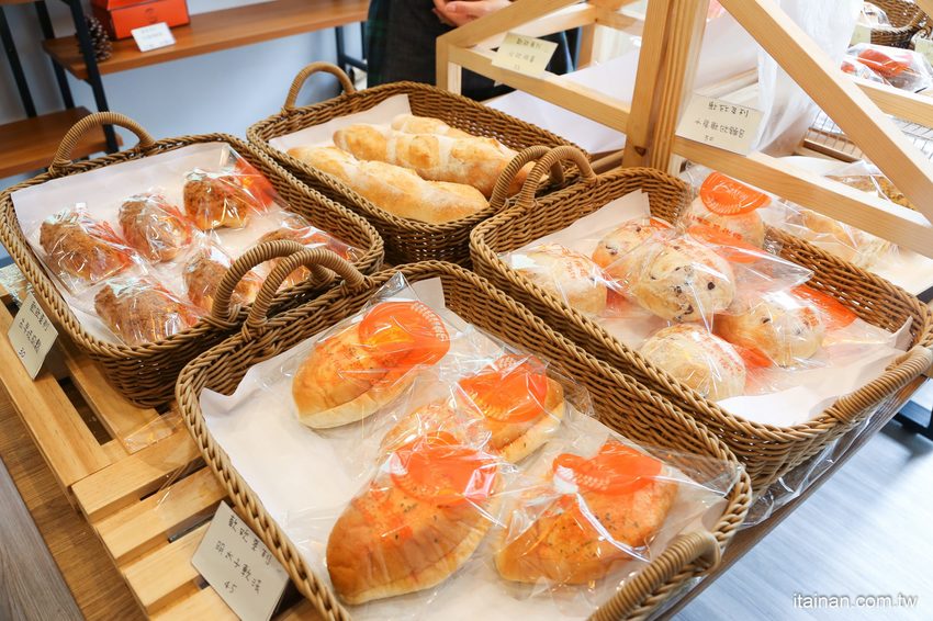 台南麵包烘焙|湖美社區巷弄間的車庫烘焙坊,職人手作烘焙!質感滿分的「V17手感烘焙坊」 - 台南好Food遊