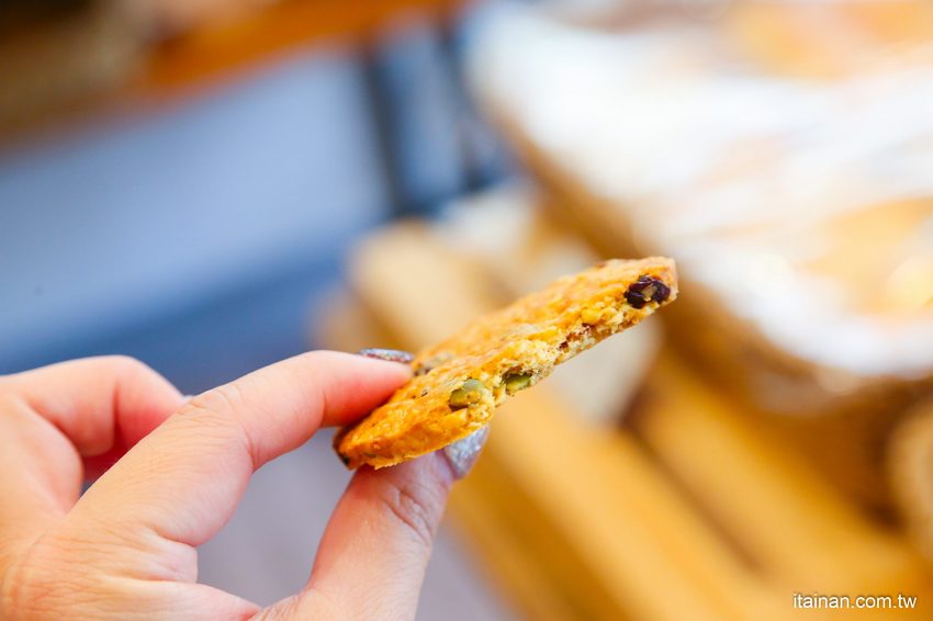 台南麵包烘焙|湖美社區巷弄間的車庫烘焙坊,職人手作烘焙!質感滿分的「V17手感烘焙坊」 - 台南好Food遊