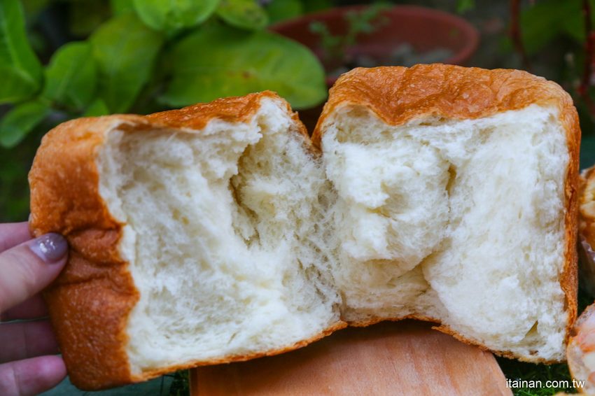 台南麵包烘焙|湖美社區巷弄間的車庫烘焙坊,職人手作烘焙!質感滿分的「V17手感烘焙坊」 - 台南好Food遊