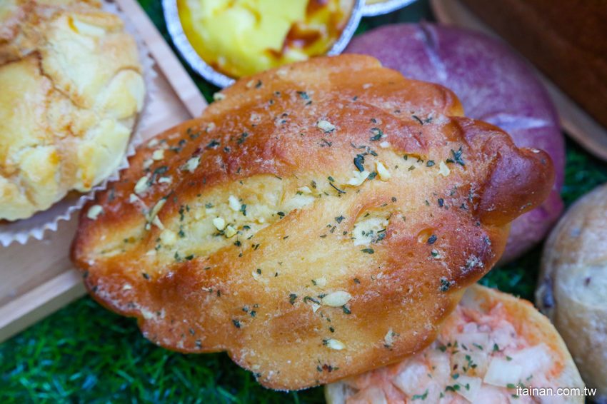 台南麵包烘焙|湖美社區巷弄間的車庫烘焙坊,職人手作烘焙!質感滿分的「V17手感烘焙坊」 - 台南好Food遊