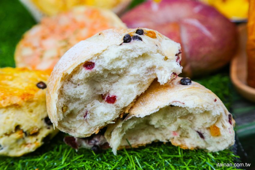 台南麵包烘焙|湖美社區巷弄間的車庫烘焙坊,職人手作烘焙!質感滿分的「V17手感烘焙坊」 - 台南好Food遊