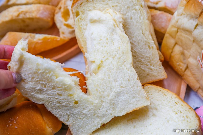 台南麵包烘焙|湖美社區巷弄間的車庫烘焙坊,職人手作烘焙!質感滿分的「V17手感烘焙坊」 - 台南好Food遊