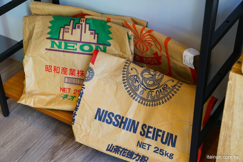 台南麵包烘焙|湖美社區巷弄間的車庫烘焙坊,職人手作烘焙!質感滿分的「V17手感烘焙坊」 - 台南好Food遊