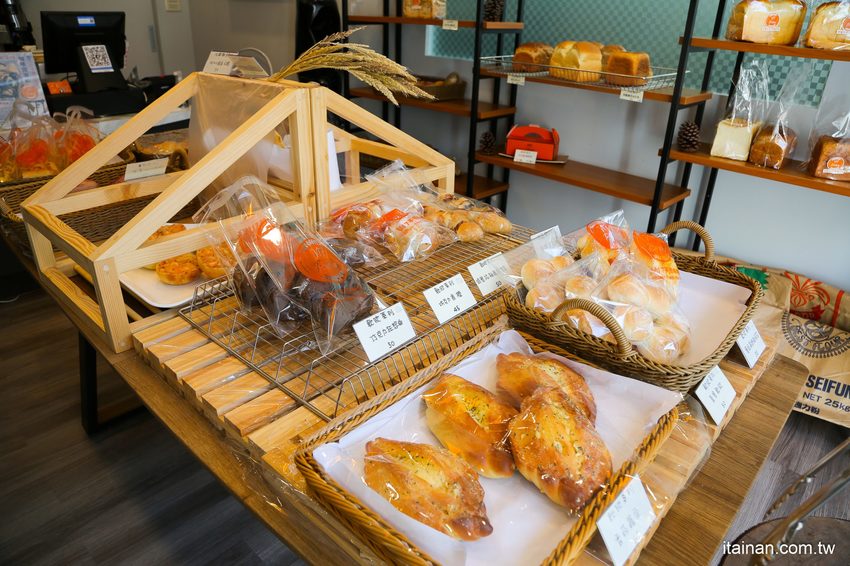 台南麵包烘焙|湖美社區巷弄間的車庫烘焙坊,職人手作烘焙!質感滿分的「V17手感烘焙坊」 - 台南好Food遊