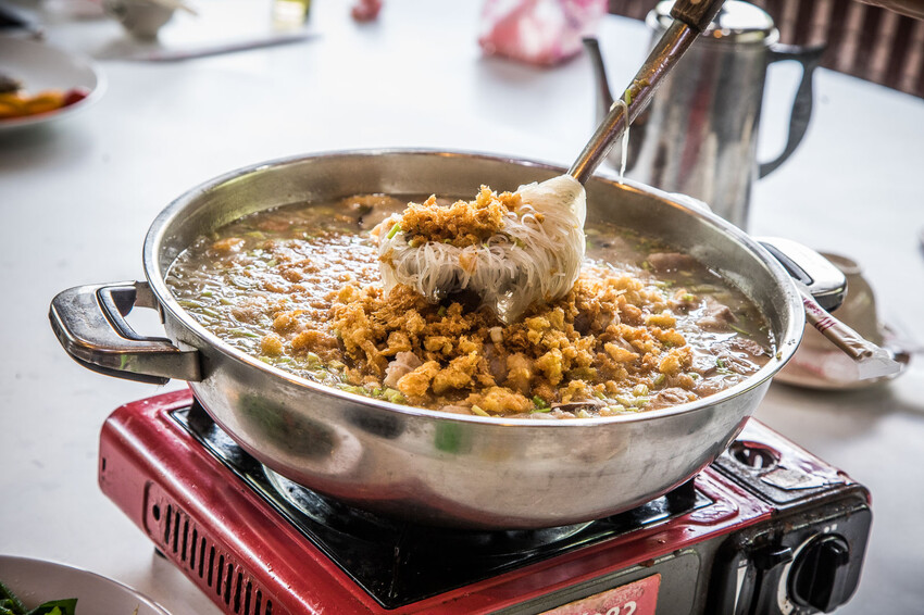 不用去陽明山!龜山虎頭山土雞城必吃隱藏版美食。
