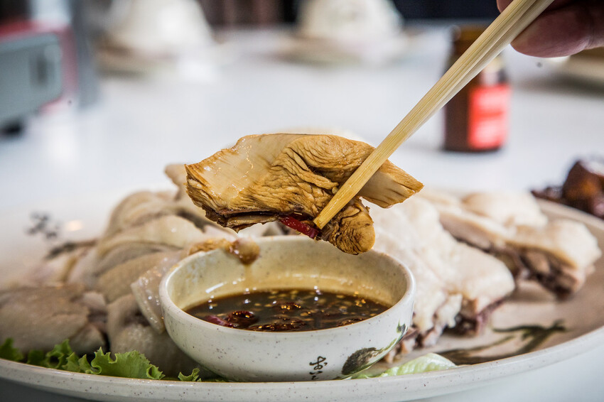 不用去陽明山!龜山虎頭山土雞城必吃隱藏版美食。