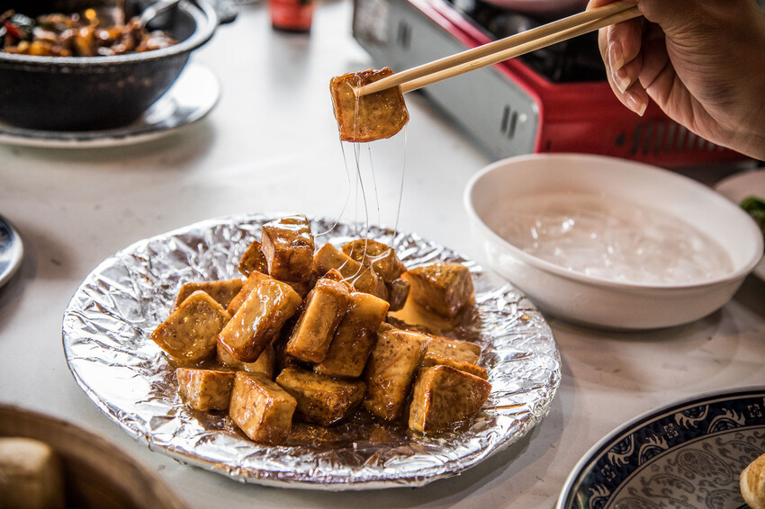 不用去陽明山!龜山虎頭山土雞城必吃隱藏版美食。