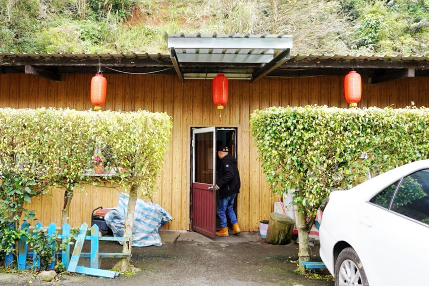 虎頭山土雞城｜2024玻璃屋土雞城！佔地近2000坪！海鮮芋頭米粉鍋超大盆 @艾瑪  吃喝玩樂札記