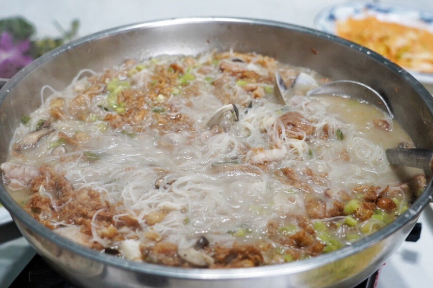 虎頭山土雞城｜2024玻璃屋土雞城！佔地近2000坪！海鮮芋頭米粉鍋超大盆 @艾瑪  吃喝玩樂札記