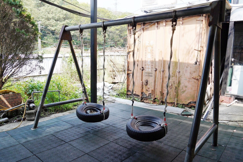 虎頭山土雞城｜2024玻璃屋土雞城！佔地近2000坪！海鮮芋頭米粉鍋超大盆 @艾瑪  吃喝玩樂札記