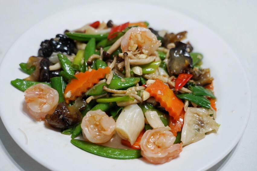 虎頭山土雞城｜2024玻璃屋土雞城！佔地近2000坪！海鮮芋頭米粉鍋超大盆 @艾瑪  吃喝玩樂札記