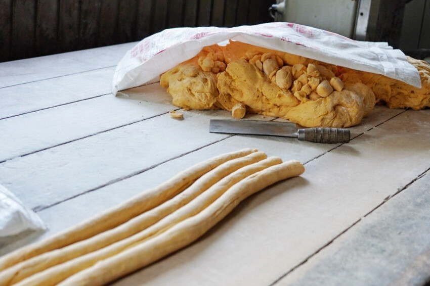 虎頭山土雞城｜2024玻璃屋土雞城！佔地近2000坪！海鮮芋頭米粉鍋超大盆 @艾瑪  吃喝玩樂札記