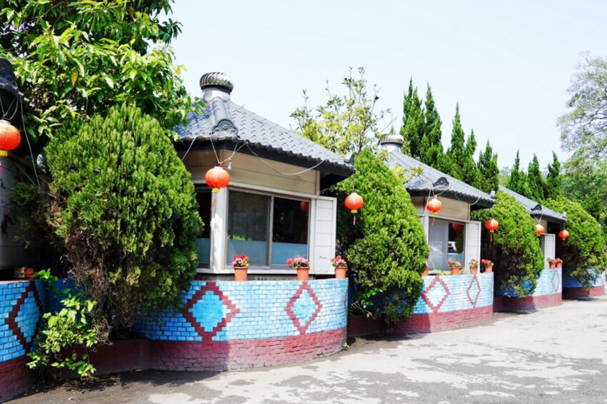 虎頭山土雞城｜2024玻璃屋土雞城！佔地近2000坪！海鮮芋頭米粉鍋超大盆 @艾瑪  吃喝玩樂札記