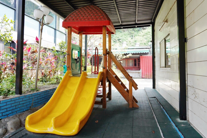 虎頭山土雞城｜2024玻璃屋土雞城！佔地近2000坪！海鮮芋頭米粉鍋超大盆 @艾瑪  吃喝玩樂札記