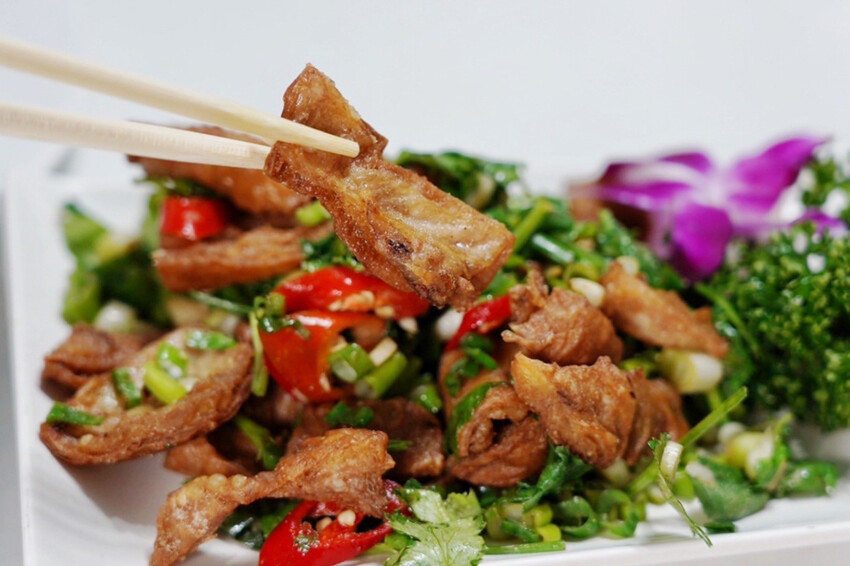 虎頭山土雞城｜2024玻璃屋土雞城！佔地近2000坪！海鮮芋頭米粉鍋超大盆 @艾瑪  吃喝玩樂札記