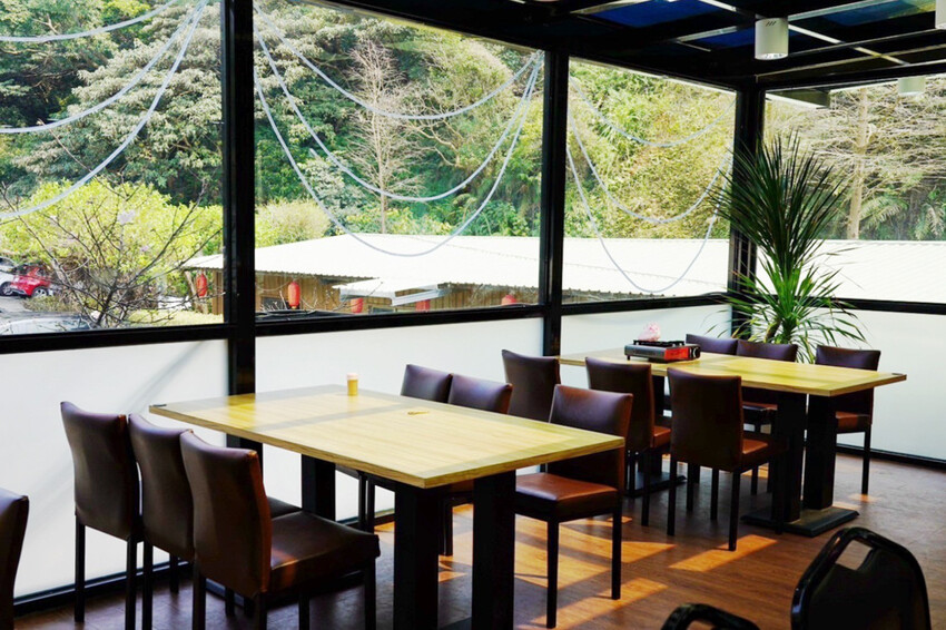 虎頭山土雞城｜2024玻璃屋土雞城！佔地近2000坪！海鮮芋頭米粉鍋超大盆 @艾瑪  吃喝玩樂札記