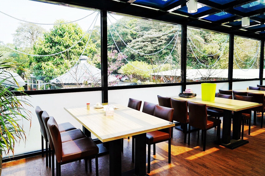 虎頭山土雞城｜2024玻璃屋土雞城！佔地近2000坪！海鮮芋頭米粉鍋超大盆 @艾瑪  吃喝玩樂札記