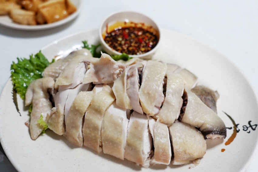 虎頭山土雞城｜2024玻璃屋土雞城！佔地近2000坪！海鮮芋頭米粉鍋超大盆 @艾瑪  吃喝玩樂札記