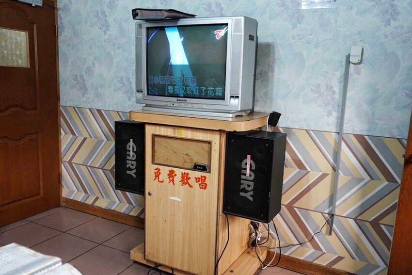 虎頭山土雞城｜2024玻璃屋土雞城！佔地近2000坪！海鮮芋頭米粉鍋超大盆 @艾瑪  吃喝玩樂札記