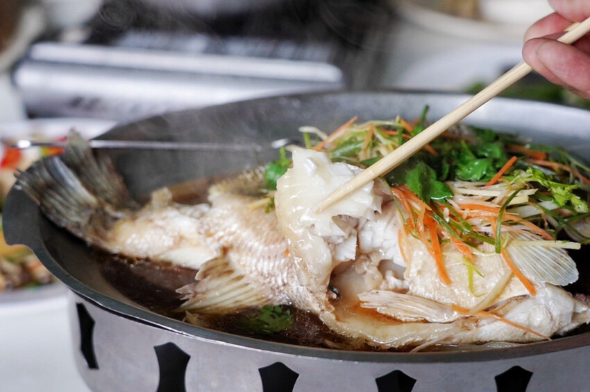 虎頭山土雞城｜2024玻璃屋土雞城！佔地近2000坪！海鮮芋頭米粉鍋超大盆 @艾瑪  吃喝玩樂札記