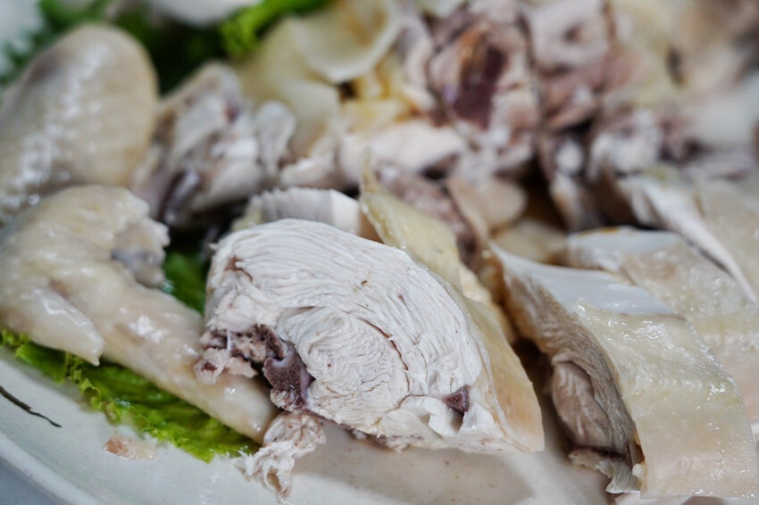 虎頭山土雞城｜2024玻璃屋土雞城！佔地近2000坪！海鮮芋頭米粉鍋超大盆 @艾瑪  吃喝玩樂札記