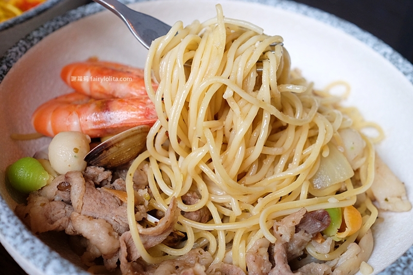 蒜酒李 Pasta&Beer。只要170元!澎湃海鮮用料整碗舖滿滿,首創義大利麵結合精釀啤酒,全桃園第一家! @蹦啾♥謝蘿莉 La vie heureuse