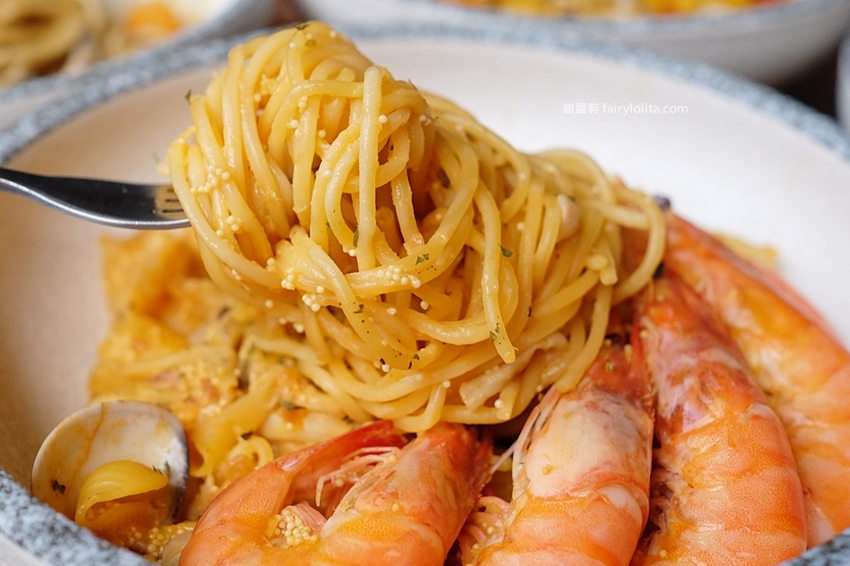 蒜酒李 Pasta&Beer。只要170元!澎湃海鮮用料整碗舖滿滿,首創義大利麵結合精釀啤酒,全桃園第一家! @蹦啾♥謝蘿莉 La vie heureuse