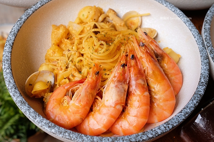 蒜酒李 Pasta&Beer。只要170元!澎湃海鮮用料整碗舖滿滿,首創義大利麵結合精釀啤酒,全桃園第一家! @蹦啾♥謝蘿莉 La vie heureuse