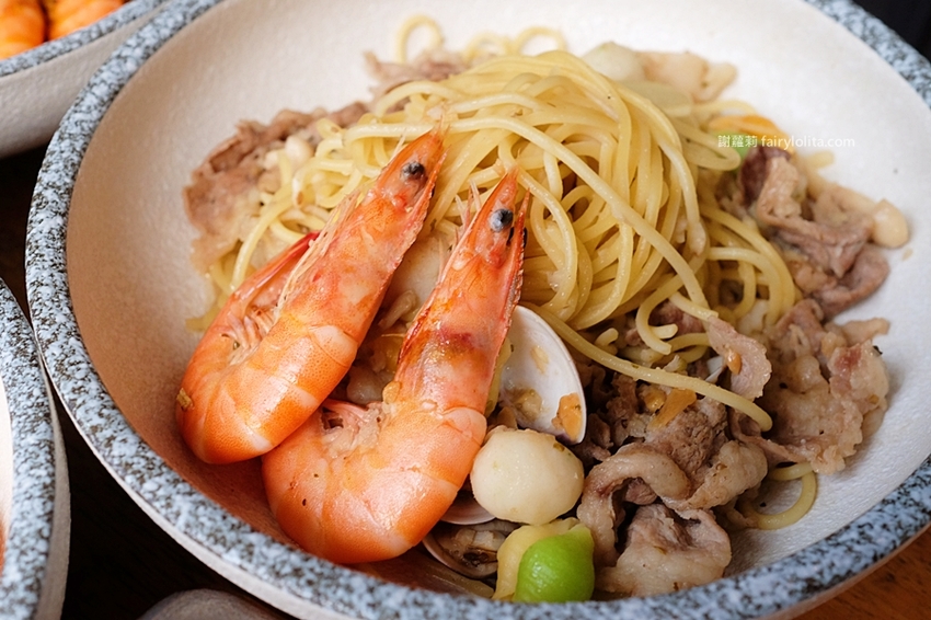 蒜酒李 Pasta&Beer。只要170元!澎湃海鮮用料整碗舖滿滿,首創義大利麵結合精釀啤酒,全桃園第一家! @蹦啾♥謝蘿莉 La vie heureuse