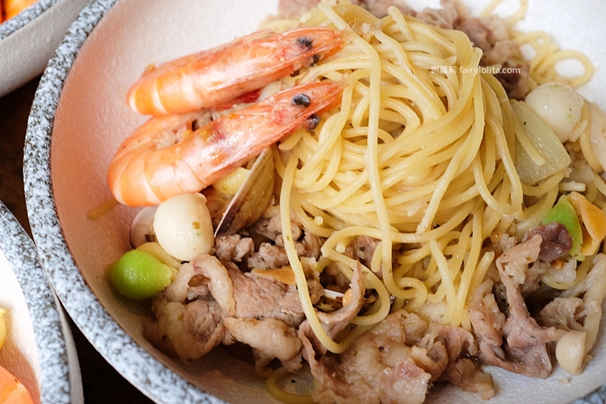 蒜酒李 Pasta&Beer。只要170元!澎湃海鮮用料整碗舖滿滿,首創義大利麵結合精釀啤酒,全桃園第一家! @蹦啾♥謝蘿莉 La vie heureuse