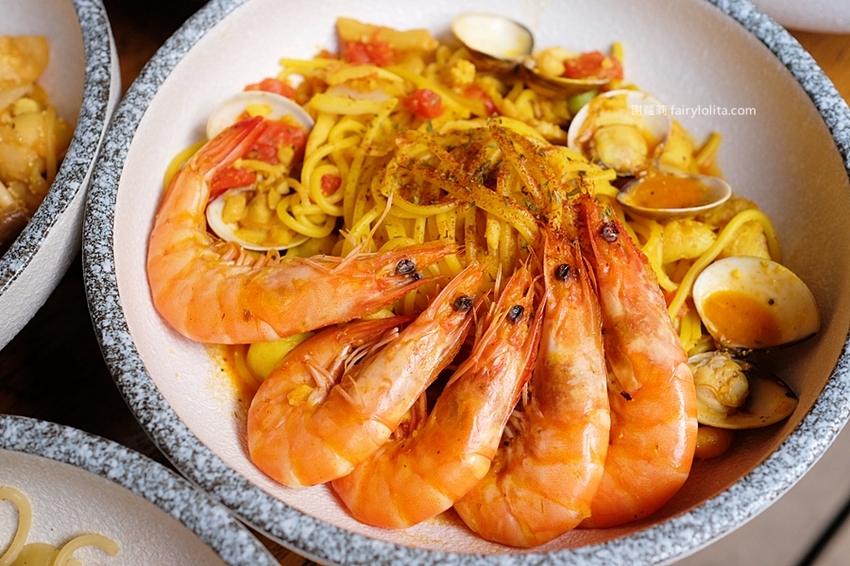 蒜酒李 Pasta&Beer。只要170元!澎湃海鮮用料整碗舖滿滿,首創義大利麵結合精釀啤酒,全桃園第一家! @蹦啾♥謝蘿莉 La vie heureuse