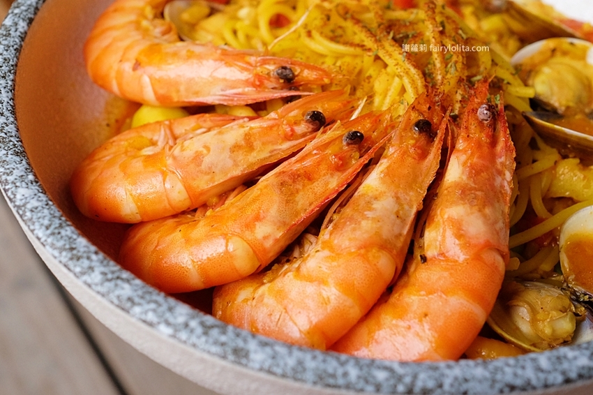 蒜酒李 Pasta&Beer。只要170元!澎湃海鮮用料整碗舖滿滿,首創義大利麵結合精釀啤酒,全桃園第一家! @蹦啾♥謝蘿莉 La vie heureuse