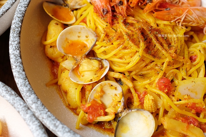 蒜酒李 Pasta&Beer。只要170元!澎湃海鮮用料整碗舖滿滿,首創義大利麵結合精釀啤酒,全桃園第一家! @蹦啾♥謝蘿莉 La vie heureuse