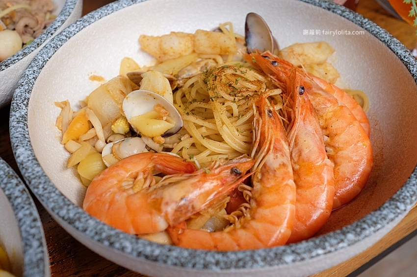 蒜酒李 Pasta&Beer。只要170元!澎湃海鮮用料整碗舖滿滿,首創義大利麵結合精釀啤酒,全桃園第一家! @蹦啾♥謝蘿莉 La vie heureuse