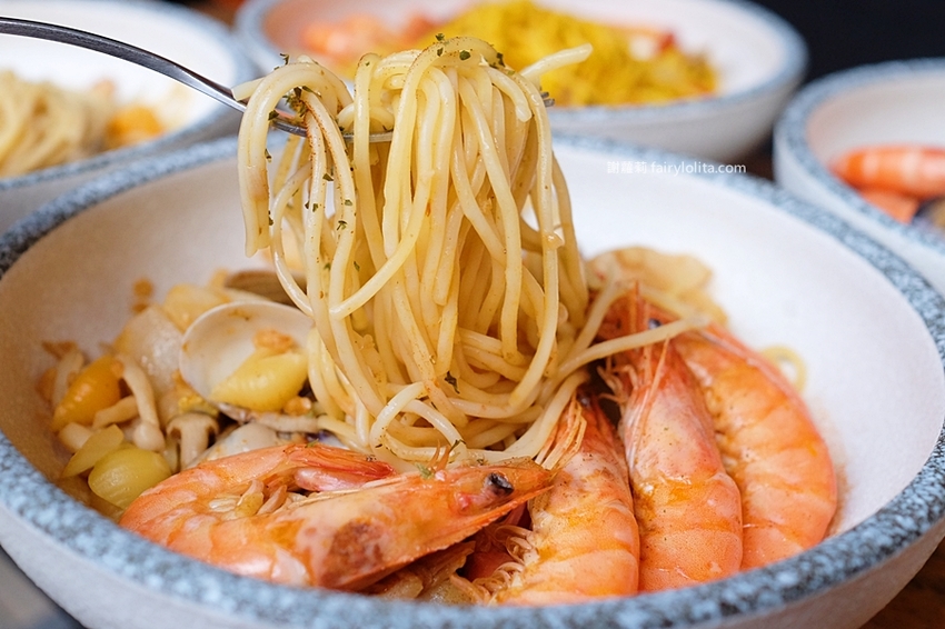 蒜酒李 Pasta&Beer。只要170元!澎湃海鮮用料整碗舖滿滿,首創義大利麵結合精釀啤酒,全桃園第一家! @蹦啾♥謝蘿莉 La vie heureuse