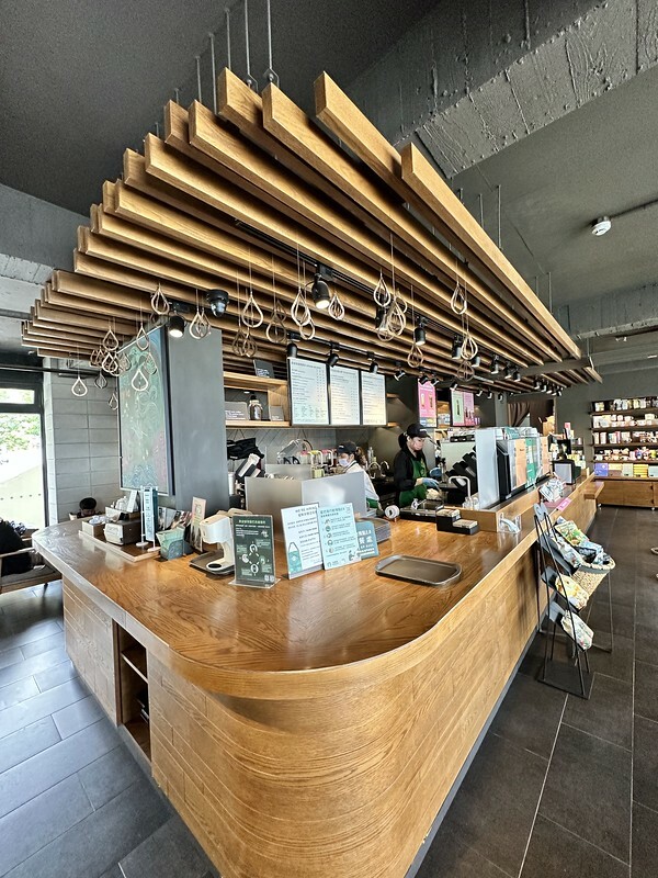 【台灣,連江縣,南竿鄉】全台最北端「星巴克馬祖門市」,坐擁美景與暖氣。(馬祖咖啡館/咖啡館)