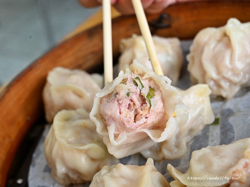 翡翠麵食館|學生們的愛店,每到用餐時間都爆多人的麵食館,超大份量,吃完會讓你飽到不要不要~