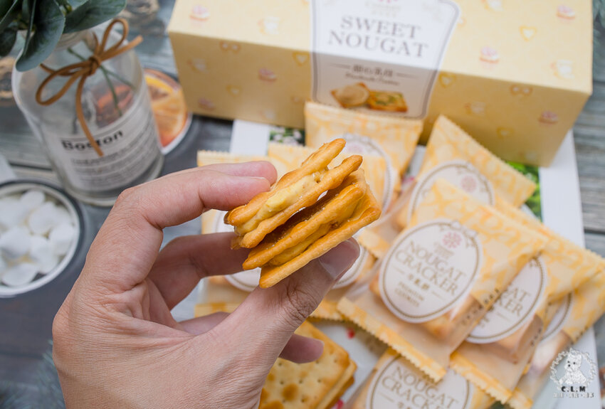 櫻桃爺爺砂糖橘甜心乳佳禮盒|宅配美食食記|牛軋糖遇到砂糖橘甜心,並透過蘇打餅讓兩緊緊結合,三人蹦出獨特好滋味,特色餅乾推薦 - 卡爾茗 C.L.M.