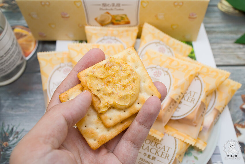 櫻桃爺爺砂糖橘甜心乳佳禮盒|宅配美食食記|牛軋糖遇到砂糖橘甜心,並透過蘇打餅讓兩緊緊結合,三人蹦出獨特好滋味,特色餅乾推薦 - 卡爾茗 C.L.M.