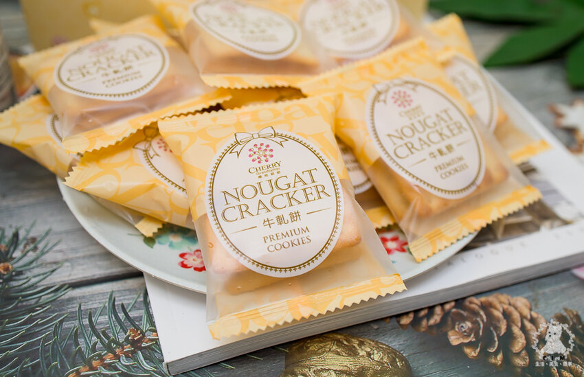 櫻桃爺爺砂糖橘甜心乳佳禮盒|宅配美食食記|牛軋糖遇到砂糖橘甜心,並透過蘇打餅讓兩緊緊結合,三人蹦出獨特好滋味,特色餅乾推薦 - 卡爾茗 C.L.M.