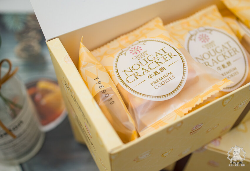 櫻桃爺爺砂糖橘甜心乳佳禮盒|宅配美食食記|牛軋糖遇到砂糖橘甜心,並透過蘇打餅讓兩緊緊結合,三人蹦出獨特好滋味,特色餅乾推薦 - 卡爾茗 C.L.M.