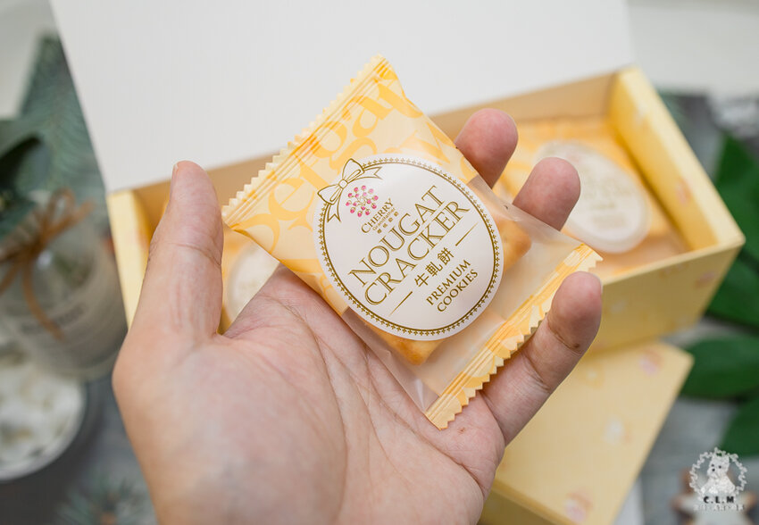 櫻桃爺爺砂糖橘甜心乳佳禮盒|宅配美食食記|牛軋糖遇到砂糖橘甜心,並透過蘇打餅讓兩緊緊結合,三人蹦出獨特好滋味,特色餅乾推薦 - 卡爾茗 C.L.M.