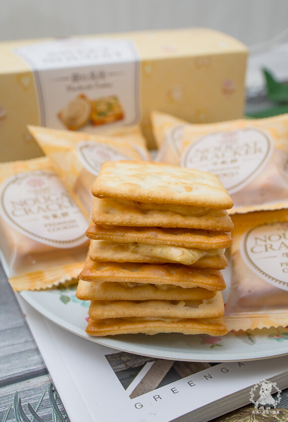 櫻桃爺爺砂糖橘甜心乳佳禮盒|宅配美食食記|牛軋糖遇到砂糖橘甜心,並透過蘇打餅讓兩緊緊結合,三人蹦出獨特好滋味,特色餅乾推薦 - 卡爾茗 C.L.M.