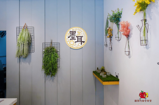 [食記] 新竹東區-墨耳木耳飲品｜新竹店  木耳檸檬新鮮健康 蘆薈羅勒籽寒天晶球口感三重奏 有果肉的多多百香 珍珠紅茶拿鐵香醇軟Q