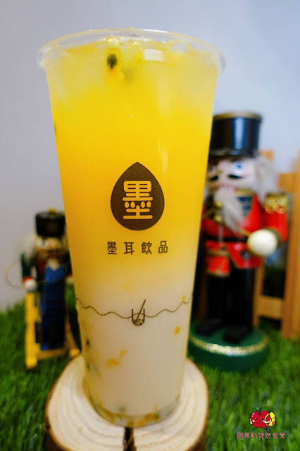 [食記] 新竹東區-墨耳木耳飲品｜新竹店  木耳檸檬新鮮健康 蘆薈羅勒籽寒天晶球口感三重奏 有果肉的多多百香 珍珠紅茶拿鐵香醇軟Q