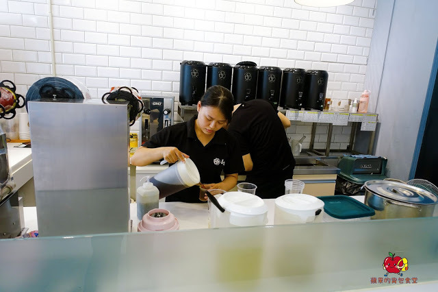 [食記] 新竹東區-墨耳木耳飲品｜新竹店  木耳檸檬新鮮健康 蘆薈羅勒籽寒天晶球口感三重奏 有果肉的多多百香 珍珠紅茶拿鐵香醇軟Q