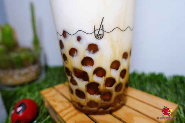 [食記] 新竹東區-墨耳木耳飲品｜新竹店  木耳檸檬新鮮健康 蘆薈羅勒籽寒天晶球口感三重奏 有果肉的多多百香 珍珠紅茶拿鐵香醇軟Q