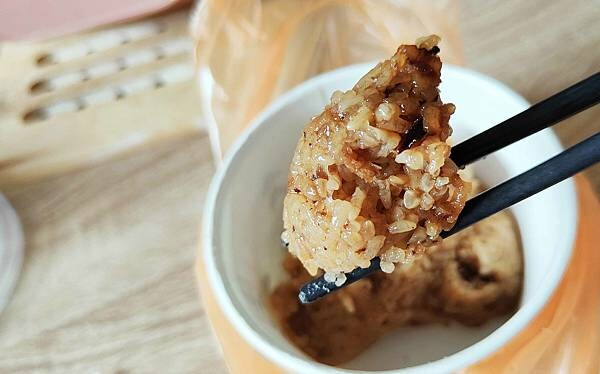 【板橋肉粽】燒肉粽大賣場-1顆肉粽只要40元,還有包肉包香菇哦