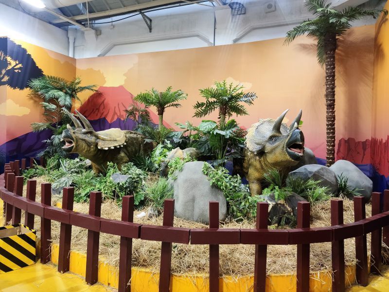 侏羅紀恐龍水世界 餵食恐龍