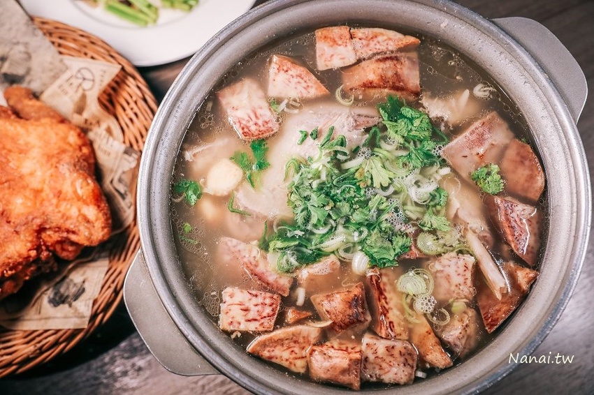 初宴烤魚川菜。愛吃烤魚吃一波，推出不辣版 蛤蜊山豆花烤魚！經典手路菜 芋頭鴨爐,大甲芋頭米粉鍋,金瓜米粉